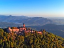 Fästningen Haut-Koenigsbourg på kanten av Vogeserbergen i Alsace