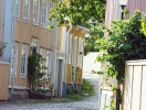 Njut av Kalmars äldsta stadskärna med ursprungliga, gamla trähus och historiska gator
