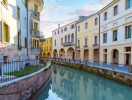 Treviso er omgivet af vand og har kanaler på kryds og tværs