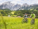 Postkortidyl i den lille alpeby Leogang - jeres base for sommeren