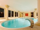 Ta ett dopp i Hotel du Parc Spa:s fina swimmingpool
