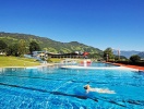 Du kan också tillbringa en dag på Erlebnistherme i Zillertal som har en av Österrikes längsta vattenrutschbanor