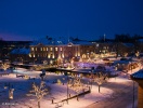 Och redan från den 23 november och ända fram till julafton tänder man juleljusen i staden