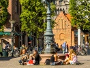 Lund är känd som universitetsstad och studenterna syns också i stadsbilden