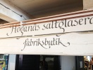 Om du kör västerut längs kusten mot Kullen kan du fynda i Höganäs fabriksbutik