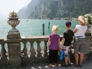 Se fram emot en sommarsemester vid Gardasjön i Italien