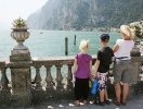 I søens nordlige ende kan I opleve den hyggelige by, Riva del Garda