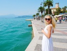 Skøn udsigt fra strandpromenaden i Lazise