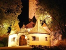 Jeres hotel ligger ved byporten Galgentor. Her ses en anden stemningsfuld byport, nemlig Burgtor