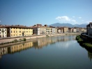 Pisas promenade langs floden Arno
