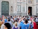 Horder af turister foran dåbskapellet i Firenze - Toscanas trækplaster nr. 1