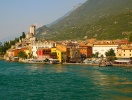 Den smukke by Malcesine set fra vandsiden