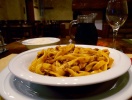 Prova någon av alla restaurangen i Bologna och smaka på en äkta Pasta Bolognese