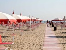 Gör en dagsutflykt till badorten Rimini och tillbringa en lång lat dag på stranden