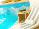 For eksempel i hotellets lækre spa-afdeling med indendørs swimmingpool