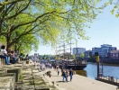 Man kan också njuta av stämningen på strandpromenaden