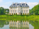 På Château de Vendeuvre kan man bl.a. se en sjælden udstilling af miniaturemøbler