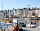 Den pittoreska hamnstaden Honfleur vid Seinens utlopp