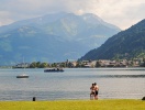 Zell am See ved Zeller See kaldes Østrigs Riviera og er om sommeren et populært sted til alle slags vandsport samt spadsereture langs søpromenaden