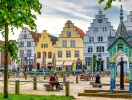 Friedrichstadt er kendt for de karakteristiske gavlhuse opført af hollandske købmænd i årene 1870-1890
