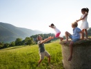 Res med familjen och tillbringa årets skönaste sommarsemster i Österrike