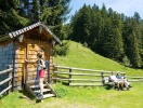 Ofta finns det små rastplatser längs vandringslederna i Salzburgerland