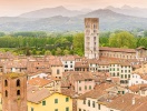 Også middelalderperlen Lucca trækker turister til med sine historiske bygningsværker