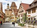 Strosa längs Rothenburg ob der Taubers historiska gator
