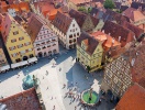 Fågelperspektiv över Rothenburg ob der Taubers vackra marknadsplats
