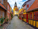Faaborgs romantiske købstadsidyl med de små huse i smalle gader er ualmindeligt charmerende
