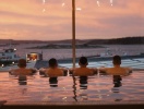 Låt axlarna sjunka ner i hotellets SPA Horisont medan du blickar ut över havet