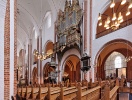 Domkyrkans inre är en uppvisning i gotik och utsmyckningar har tillförts efter årens gång
