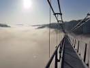 Hængebroen er i alt 458,5 meter lang og har en makshøjde på 100 meter