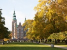 Köpenhamn har massor av gröna oaser i centrum, här Rosenborg slott