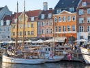 Köpenhamn är nytt och gammalt i en härlig kombination, här det pittoreska hamnkvarteret Nyhavn