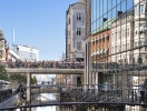I kan ikke bo mere centralt end her i de hyggelige cafékvarterer ved åen, som stille flyder gennem centrum af Aarhus