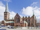 Domkirken er nærmeste nabo til hotellet, der ligger lige ud til domkirkepladsen i den gamle bydel
