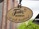 På domkirkepladsen finder I også Teater Bodega - en institution i Aarhus og berømt for sin gode, danske mad