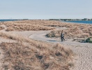 Amager Strandpark har en nästan 5 km lång vit sandstrand och utsikt mot Öresundsbron