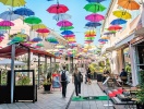 Hvert år fra april til oktober kan man opleve den farvestrålende paraplyhimmel over Vejle Midtpunkt