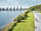 Området omkring Vejle Fjord er oplagt til cykel- og vandreture - her med Bølgen i baggrunden