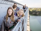 Der er heller ikke langt til Fyn, hvor I kan prøve den nye, store turistattraktion: Bridgewalking i Middelfart