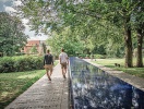 Strosa i I.C. Møllerparken vid Vor Frelsers Kirke, en grön oas med bland annat en 40 meter lång vattenkonst