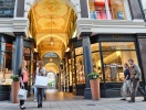 På din storstadssemester i Hamburg bor du bara 500 m från shoppingstråket Jungfernstieg