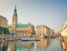 Hamburg är en stämningsfull storstad där man alltid är nära vattnet