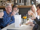 På Foldens Hotel får I alt under ét tag: Restaurant, cafe og bistro og ikke mindst; Viseværtshuset