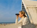 På en solvarm sommerdag lægger Vadehavet sig blidt og indbyder til afslapning på stranden