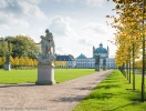 De långa alléerna i Fredensborgs slottspark är influerade av den pompösa Versailles-stilen