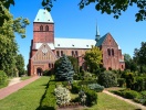Stadens katedral från 1100-talet, där du också kan finna lugn och kontemplation i klosterträdgården