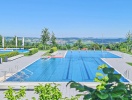 I Mitterfels inviterer Freibad Panoramabad er der offentlig indendørs og udendørs pool